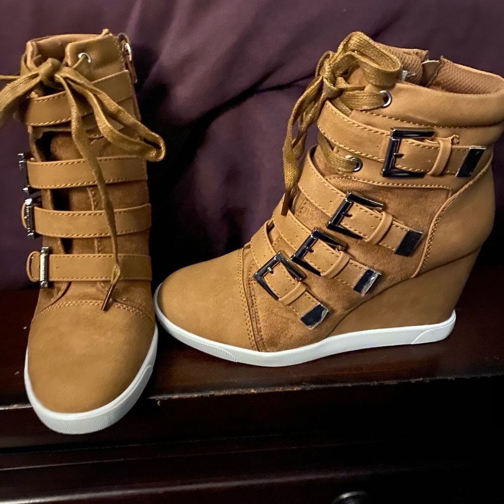 Sneaker wedges